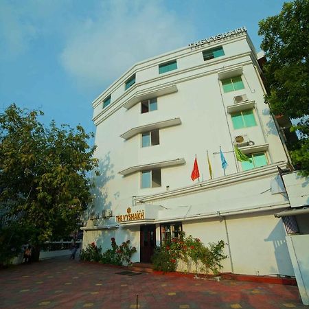 The Vyshakh Hotel Guruvāyūr Eksteriør billede