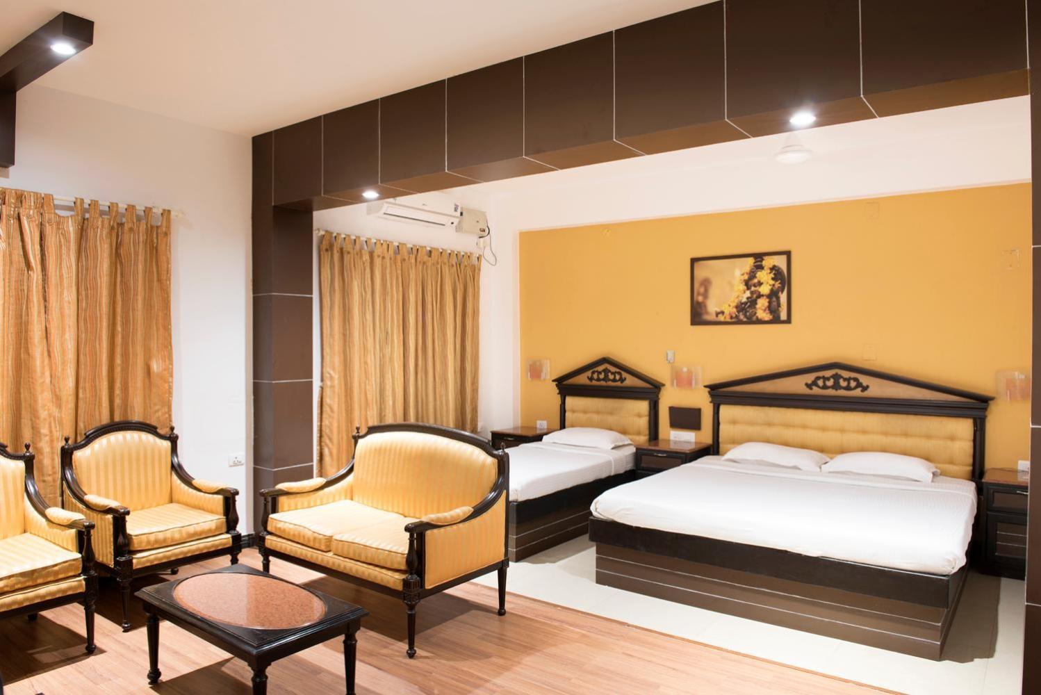 The Vyshakh Hotel Guruvāyūr Eksteriør billede