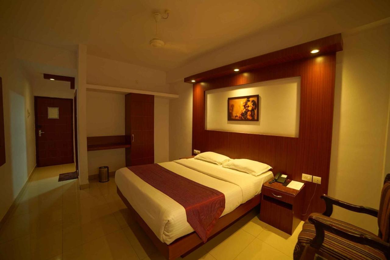 The Vyshakh Hotel Guruvāyūr Eksteriør billede