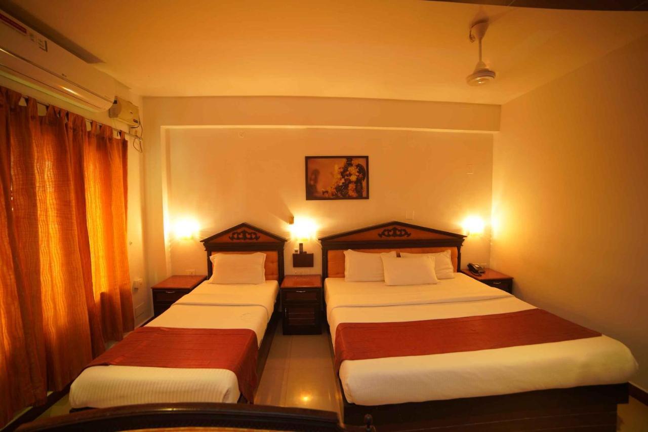 The Vyshakh Hotel Guruvāyūr Eksteriør billede