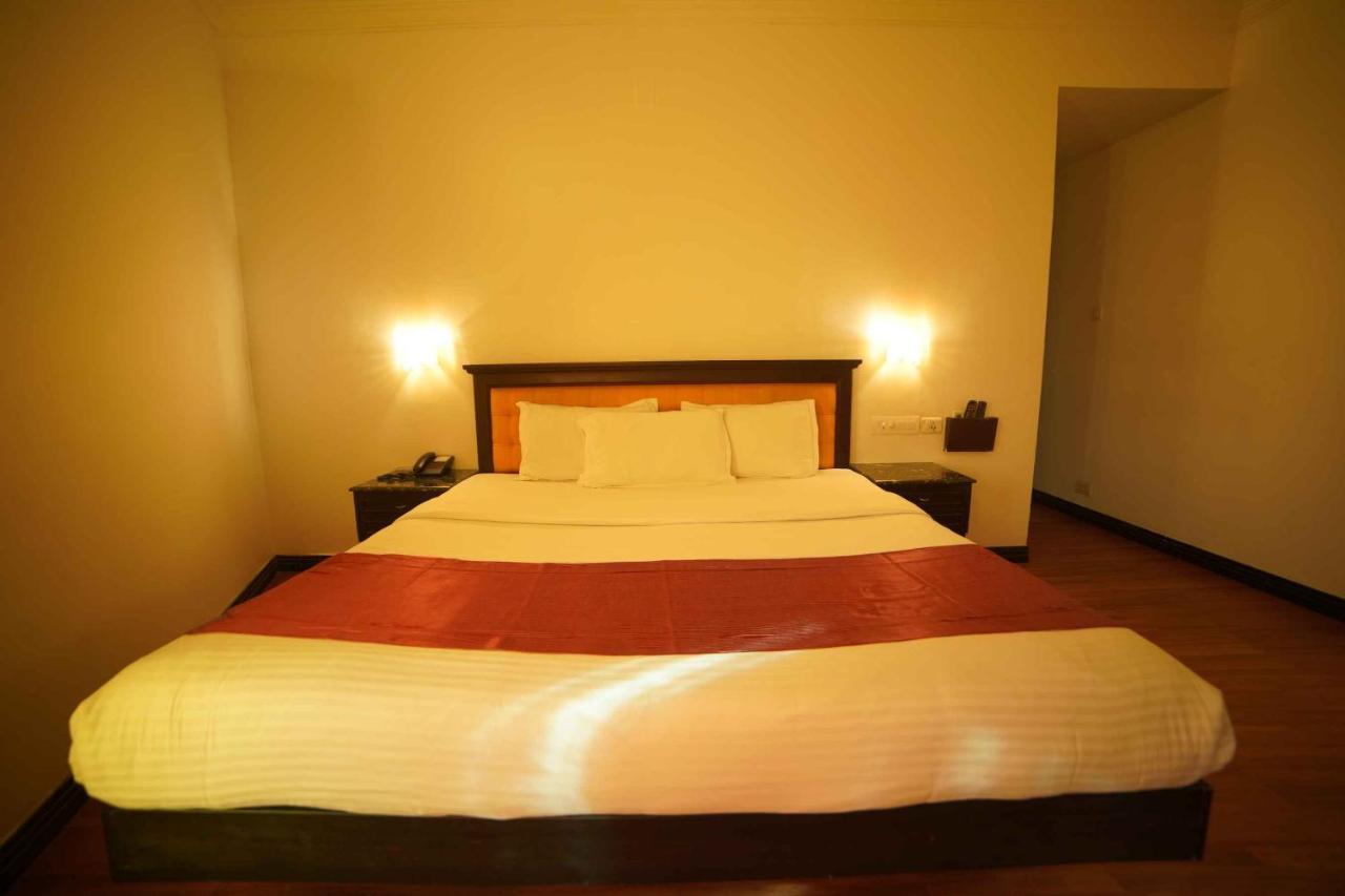 The Vyshakh Hotel Guruvāyūr Eksteriør billede