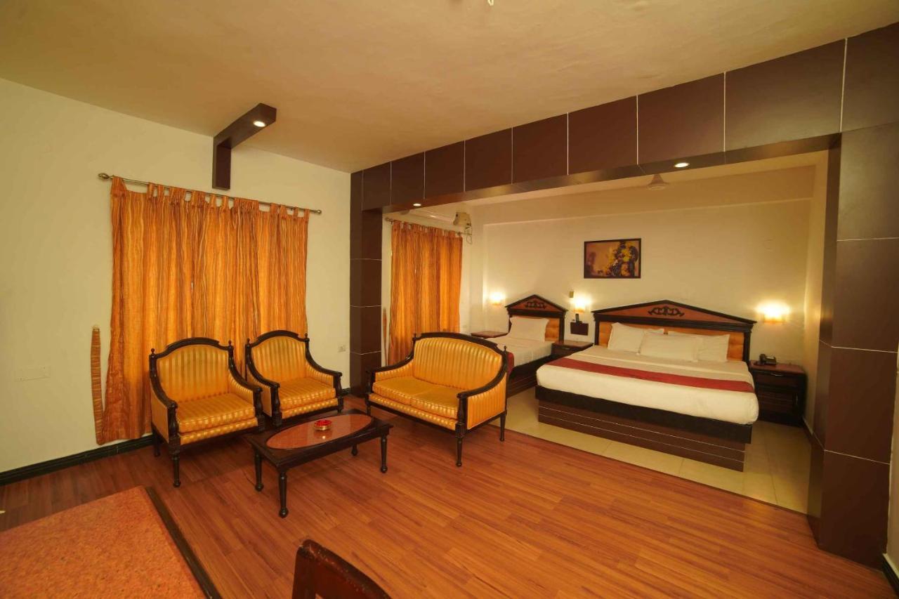 The Vyshakh Hotel Guruvāyūr Eksteriør billede