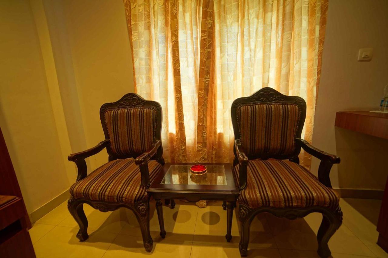 The Vyshakh Hotel Guruvāyūr Eksteriør billede