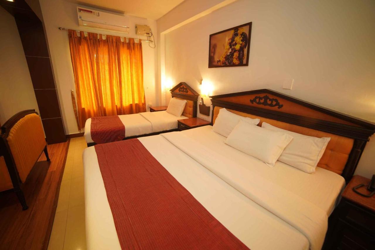 The Vyshakh Hotel Guruvāyūr Eksteriør billede