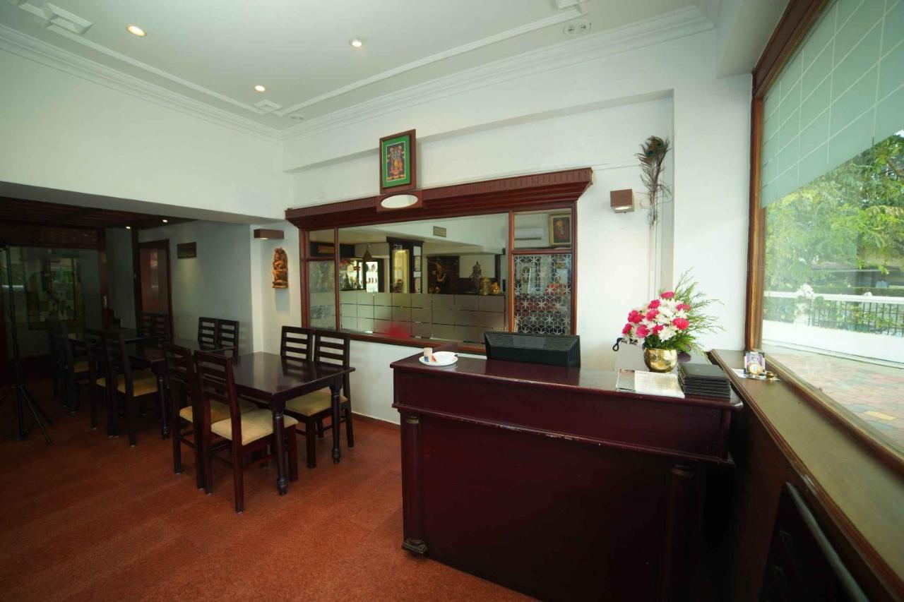 The Vyshakh Hotel Guruvāyūr Eksteriør billede