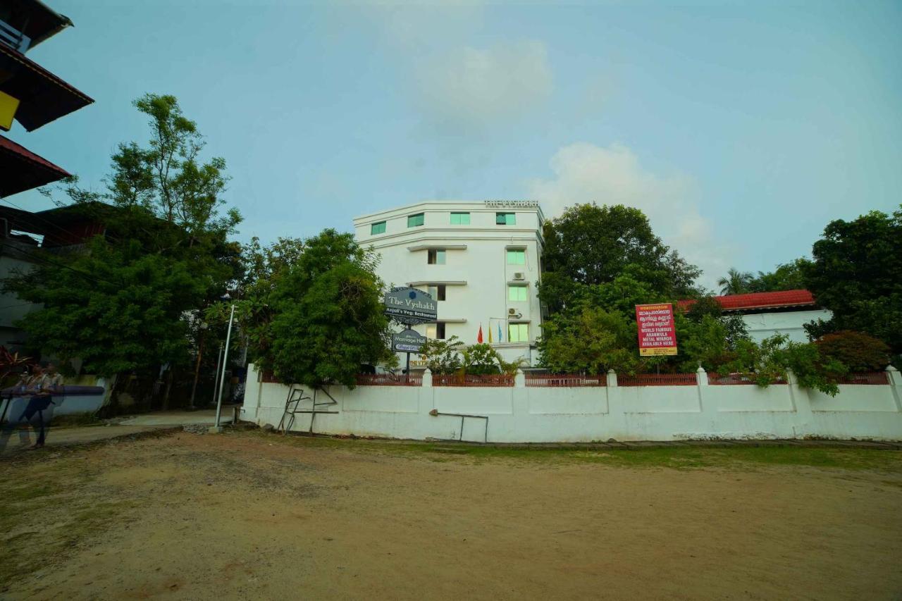 The Vyshakh Hotel Guruvāyūr Eksteriør billede