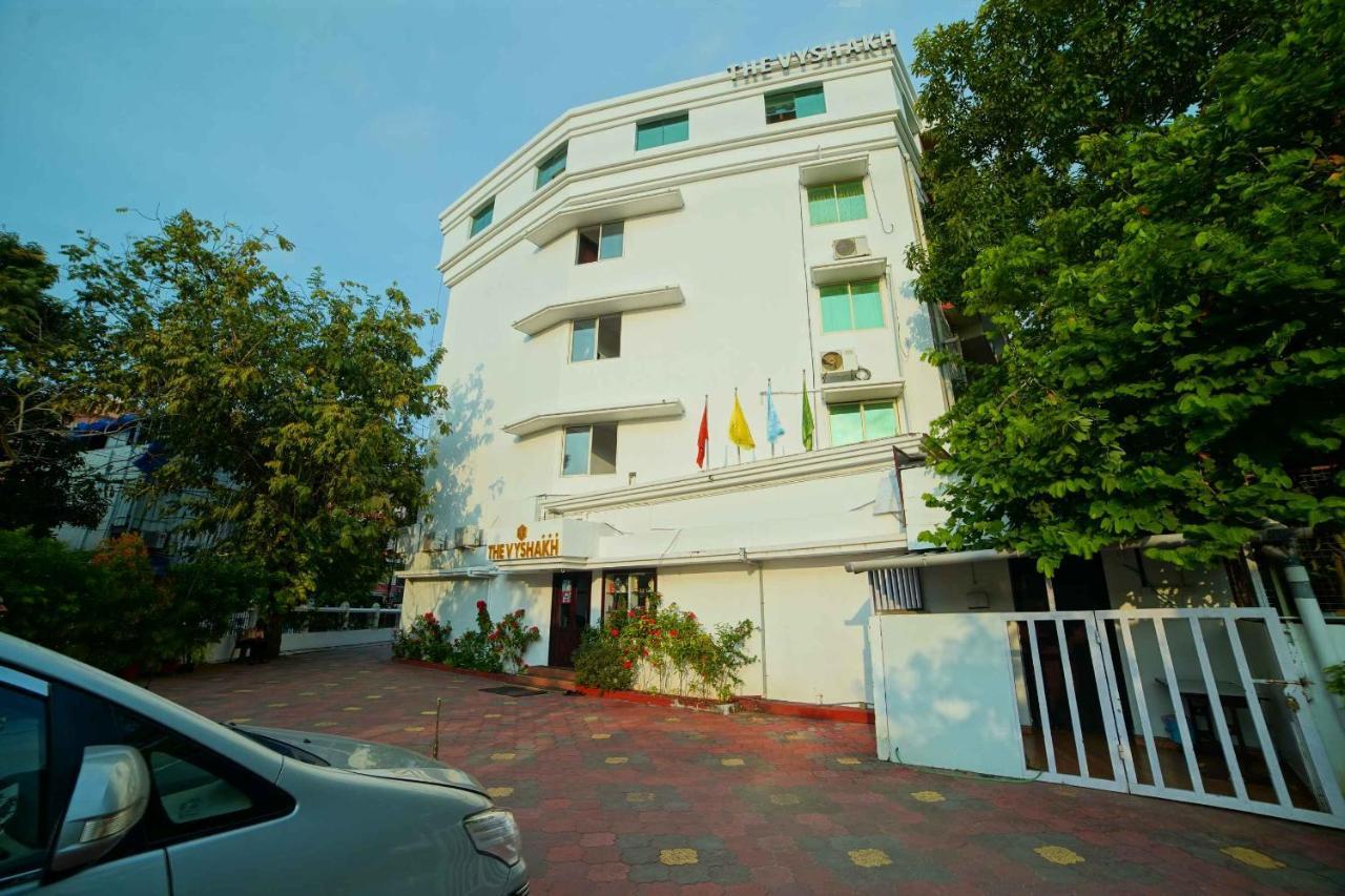 The Vyshakh Hotel Guruvāyūr Eksteriør billede