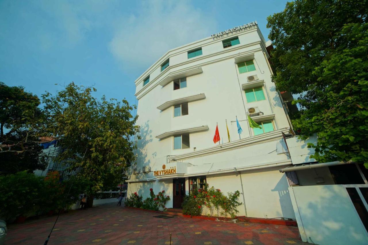 The Vyshakh Hotel Guruvāyūr Eksteriør billede