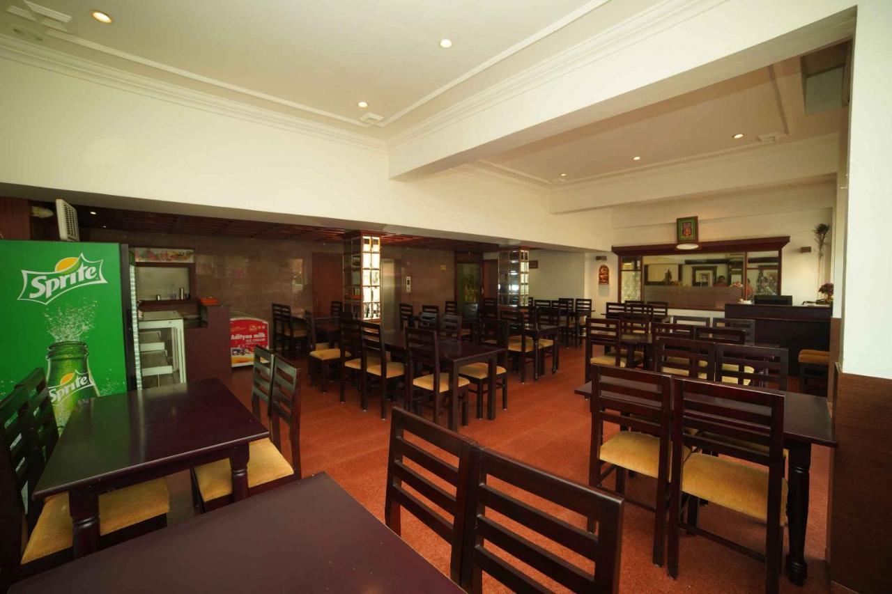 The Vyshakh Hotel Guruvāyūr Eksteriør billede