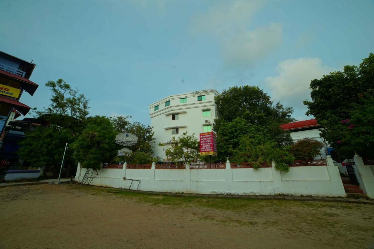 The Vyshakh Hotel Guruvāyūr Eksteriør billede